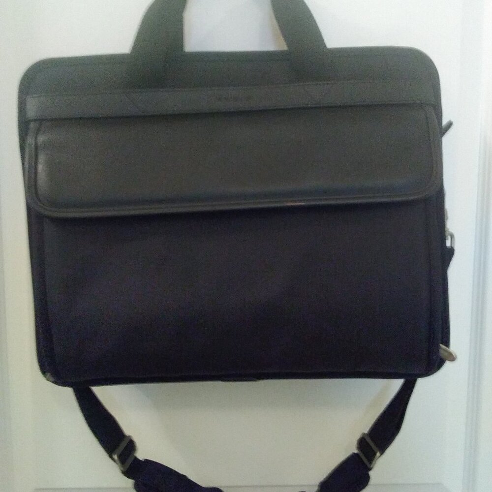 TARGUS LAPTOP TOTE BAG & BRIEFCASE